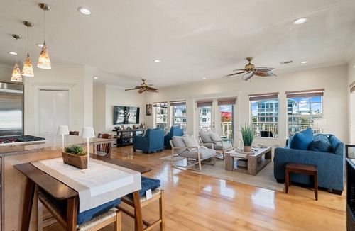 Cross Key Waterways House | Dolphin Paradise: Pool, Elevator, Waterfront with Dock