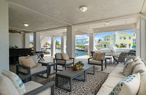 Cross Key Waterways House | Dolphin Paradise: Pool, Elevator, Waterfront with Dock