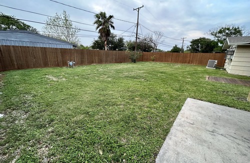 Bay Area House | Dolphin Place | Spacious home/backyard and centrally located | 3 Bed | 2 Bath |