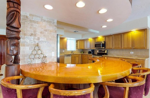 Marathon House | Dolphin Retreat