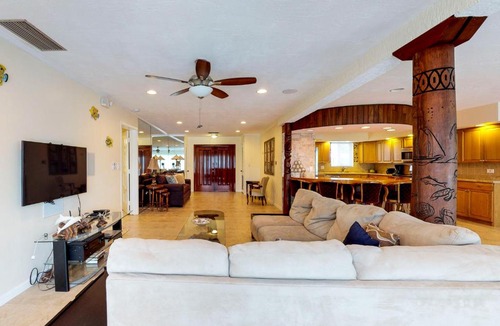 Marathon House | Dolphin Retreat