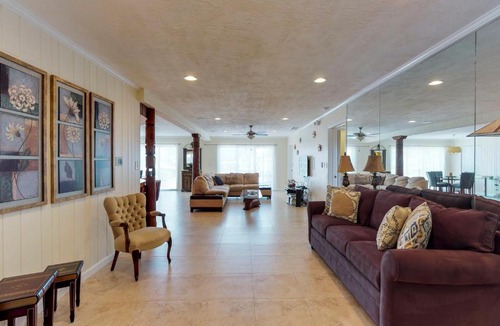 Marathon House | Dolphin Retreat