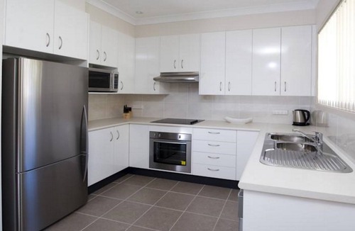 Vincentia Hotel | Dolphin Shores