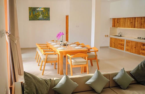 Lovina Bed & Breakfast | Dolphin Suite – Luxury New Villa on Lovina Beach