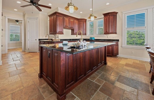 Palm Island House | Dolphin Watch | Beachfront on private Beach