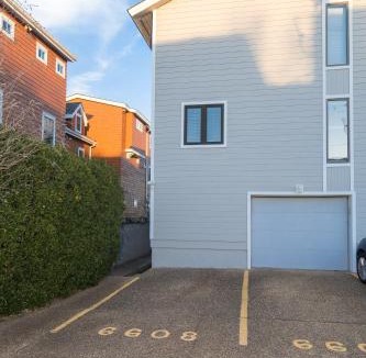 Northeast Virginia Beach House | Dolphin Watch - Oceanfront - North End VB