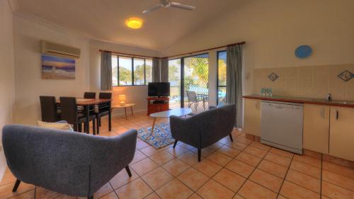 Tin Can Bay Apartment | Dolphin Waters