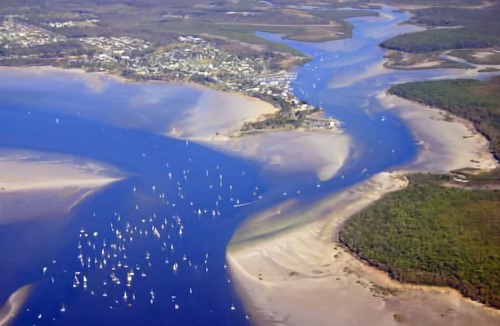 Tin Can Bay Hotel | Dolphin Waters