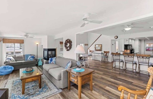 Ocean Pines House | Dolphins Chance - Beautiful Waterfront!