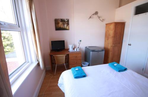 Bournemouth City Centre Bed & Breakfast | Dolphins Hotel