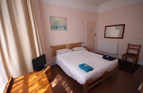 Bournemouth City Centre Bed & Breakfast | Dolphins Hotel