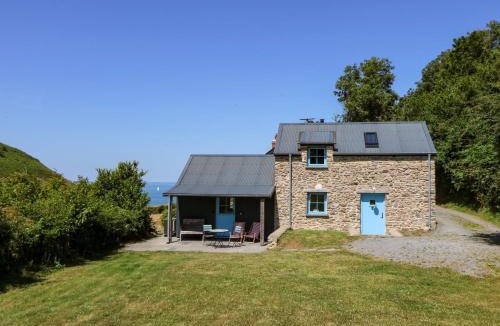 Llandyssiliogogo House | Dolwylan Barn