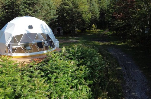Saint-Gabriel-de-Valcartier House | Dome # 1 with view to the mountains