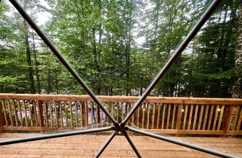 Saint-Gabriel-de-Valcartier House | Dome # 4 with a view to the forest.
