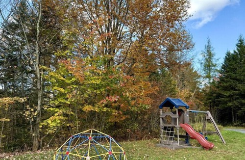 Saint-Gabriel-de-Valcartier House | Dome # 4 with a view to the forest.