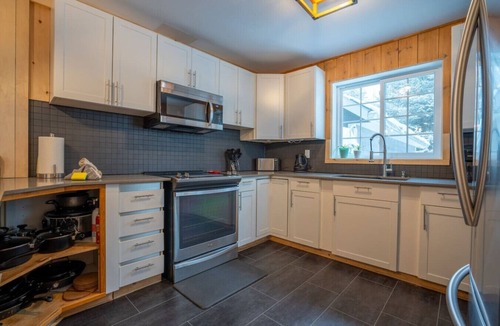 Sainte-Emelie Apartment | Domaine des Pins |Beach |HotTub & Sauna| 4 Chalets