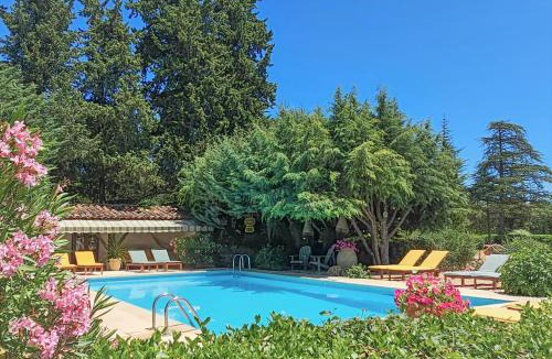 Saint-Maximin-la-Sainte-Baume Cabin | Domaine de Conillières