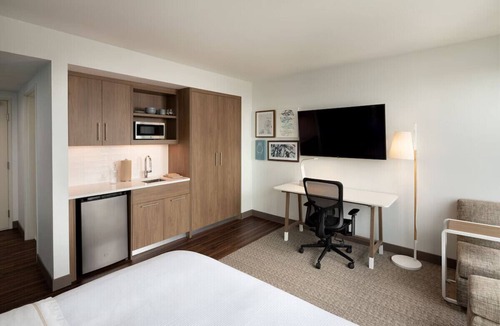 North Burnet Hotel | Domain Adjacent King Suite:Pool/Gym/Free Breakfast