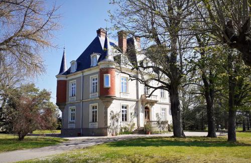 Sainte-Agathe-la-Bouteresse Bed & Breakfast | Domaine du Perrier