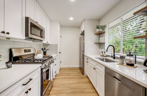 McNeil House | Domain Fully Furnished 2B/2B/Private Fenced yard