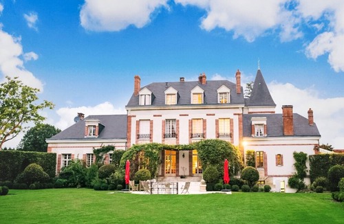 Villeherviers House | Domain in small town