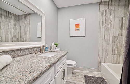 Scofield Farms House | Domain l Group Retreat l Hot Tub l Firepit