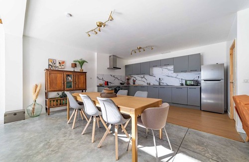Beziers Cottage | DOMAIN PRIVATIZATION