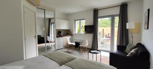 Saint-Hilaire-Saint-Florent Apartment | Domaine équestre de la Chênaie