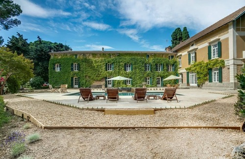 Montagnac Villa | Domaine Art et Vin - Six Bedroom Villa, Sleeps 12