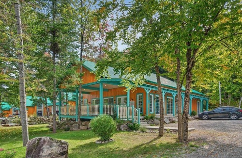 Saint-Alexis-des-Monts House | Domaine Rivière Sacacomie - La Romantique