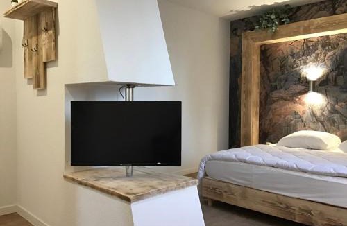 Saint-Paulet-de-Caisson House | Domaine Chamarel