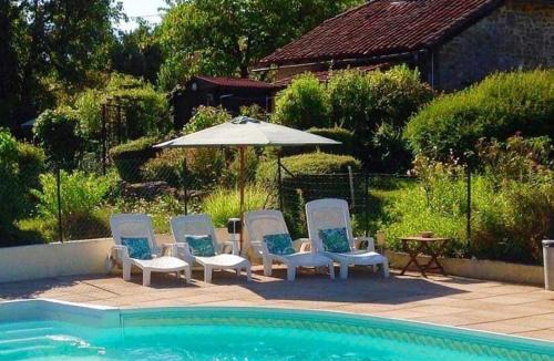 Mazieres Bed & Breakfast | Domaine Charente Glamping Familyroom Le Jardin with external toilet & shower house & outdoor kitchen