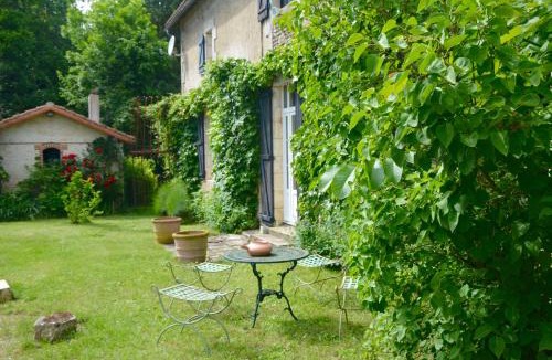 Usson-du-Poitou House | Domaine d azac