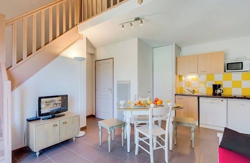 Colombiers Ski Chalet | Domaine d'Enserune M3P6