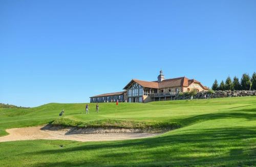 Saint-Medard-d'Excideuil Hotel | Domaine d'Essendiéras