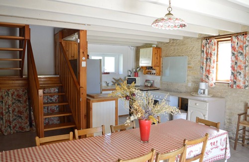 Saint-Pierre-d'Amilly Cottage | Domaine de pegon: 6 gites sleeping 36, reception room and swimming pool.