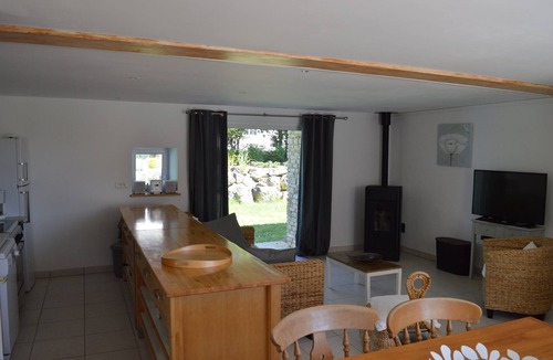 Saint-Pierre-d'Amilly Cottage | Domaine de pegon: 6 gites sleeping 36, reception room and swimming pool.
