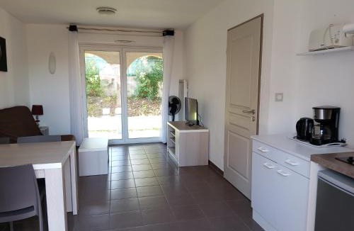Saint-Christol Apartment | Domaine de Bacchus
