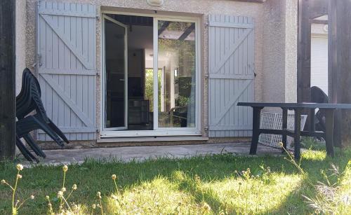 Saint-Christol Apartment | Domaine de Bacchus