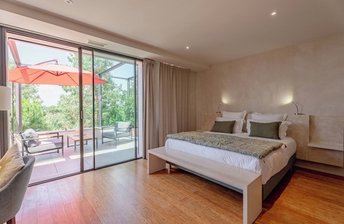 Carignan-de-Bordeaux Hotel | DOMAINE DE LA PEYRINE