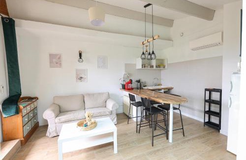 Notre-Dame-de-Londres House | Domaine des Arcs