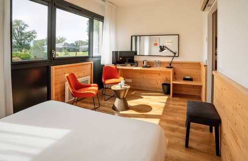 Pommiers-la-Placette Hotel | Domaine de Charmeil