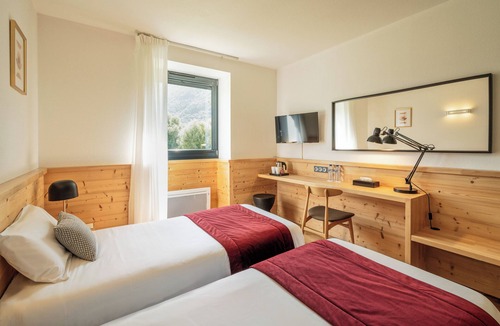 Pommiers-la-Placette Hotel | Domaine de Charmeil