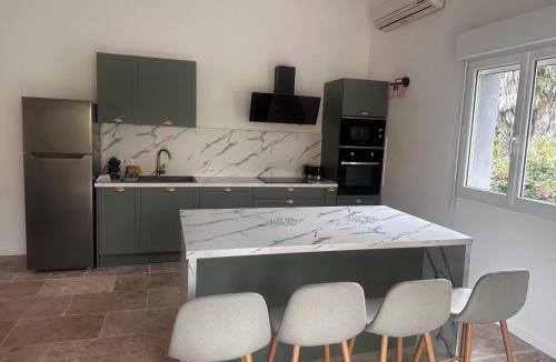 Bessan Apartment | Domaine de l'Aumone