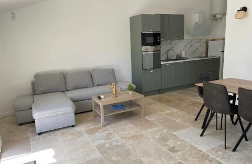 Bessan Apartment | Domaine de l'Aumone