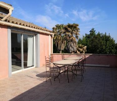 Bessan Apartment | Domaine de l'Aumone