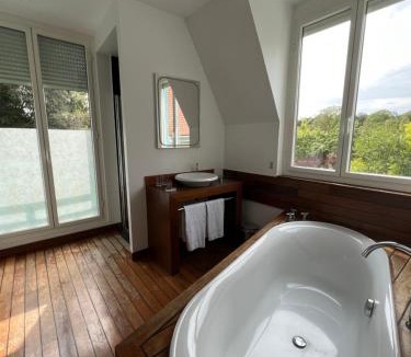 Rolleboise Hotel | Domaine De La Corniche