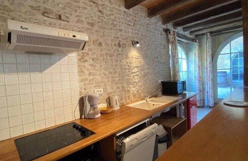 Asnieres-la-Giraud Apartment | Domaine de la Laigne