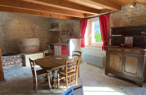 Asnieres-la-Giraud Apartment | Domaine de la Laigne