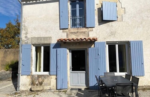 Asnieres-la-Giraud Apartment | Domaine de la Laigne